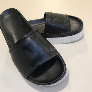Kendall+Kylie black camo slides size 6